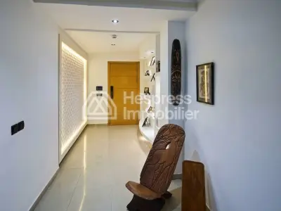 Furnished studio apartment, 75m², with terrace, city center