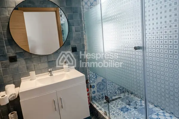 Furnished studio apartment, 75m², with terrace, city center