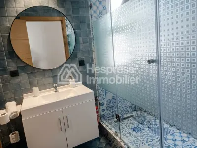 Furnished studio apartment, 75m², with terrace, city center