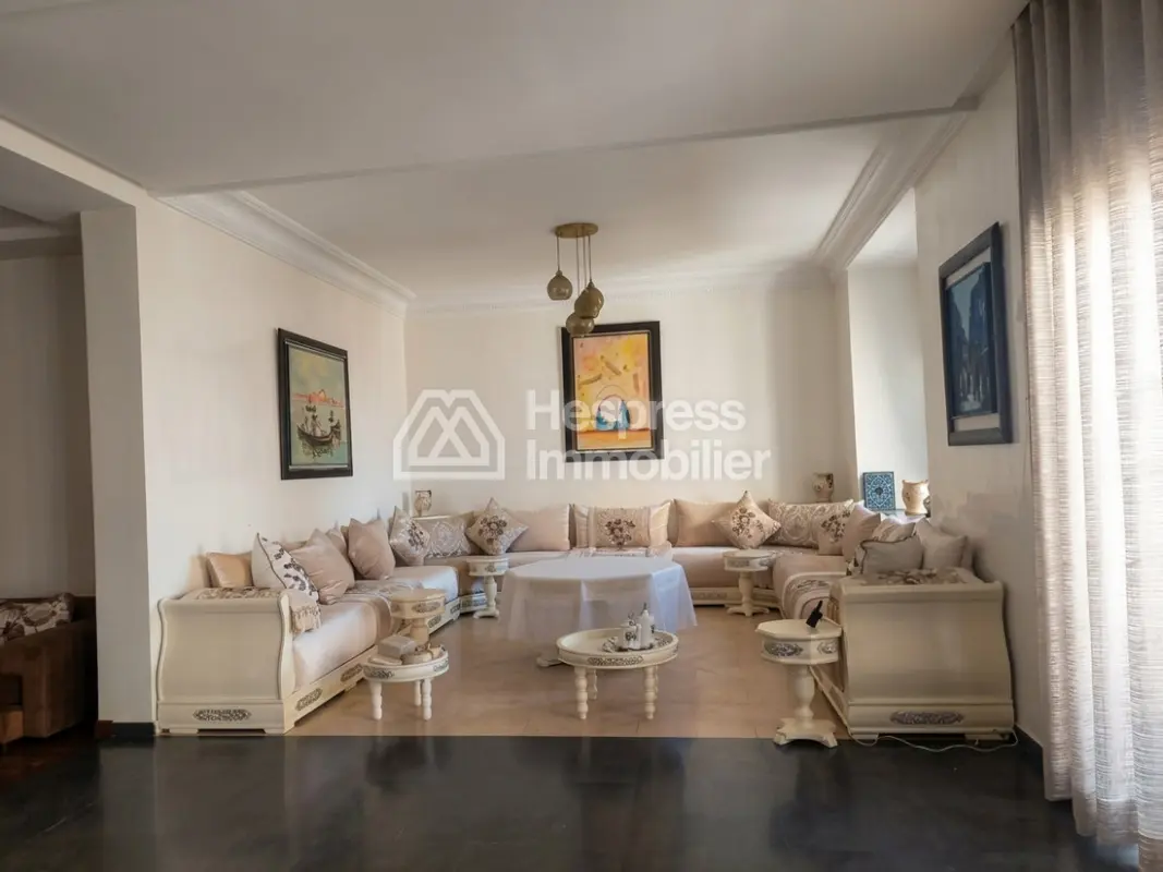 Art Deco apartment with 3 bedrooms, 210 m²