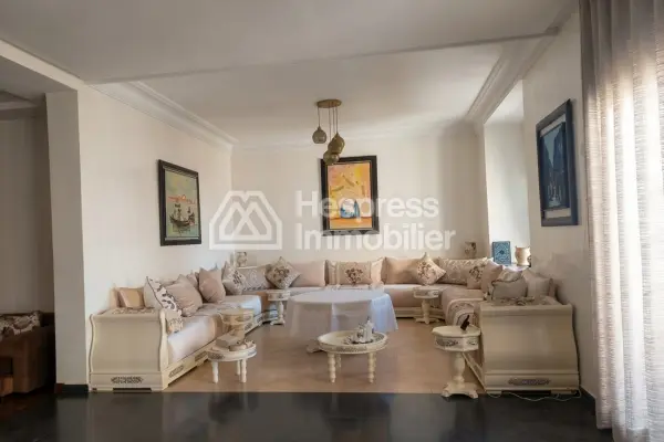 Art Deco apartment with 3 bedrooms, 210 m²