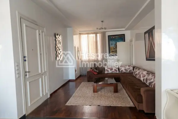 Art Deco apartment with 3 bedrooms, 210 m²