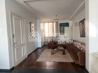 Art Deco apartment with 3 bedrooms, 210 m²
