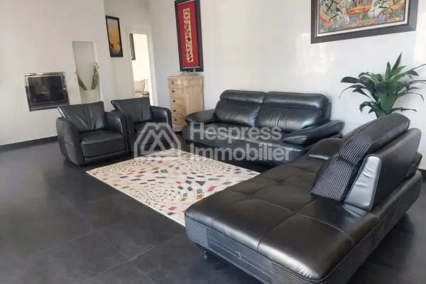 Art Deco apartment with 3 bedrooms, 210 m²