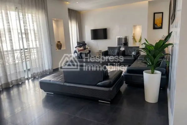 Art Deco apartment with 3 bedrooms, 210 m²