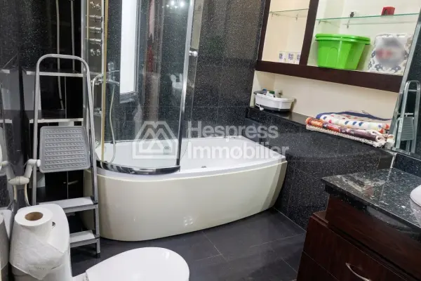Art Deco apartment with 3 bedrooms, 210 m²