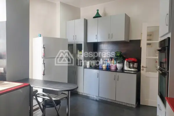 Art Deco apartment with 3 bedrooms, 210 m²