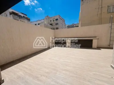 For sale: a beautiful apartment with a terrace at Bourgogne Ouest . Two large rooms. Terrace and elevator.