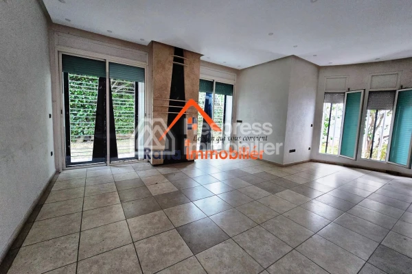 Villa for sale, 350m² in Hay Raid