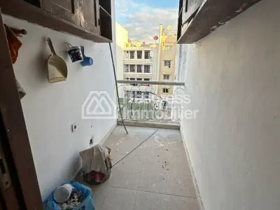 شقة جميلة للبيع في حي المستشفيات . ثلاث غرف نوم. خدمة الاستقبال، مدفأة