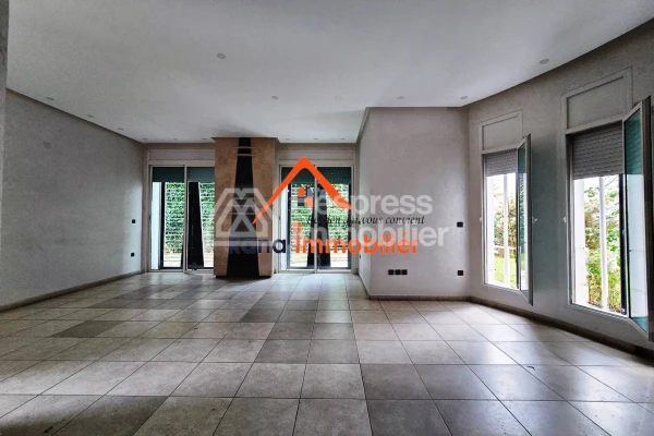 Villa for sale, 350m² in Hay Raid