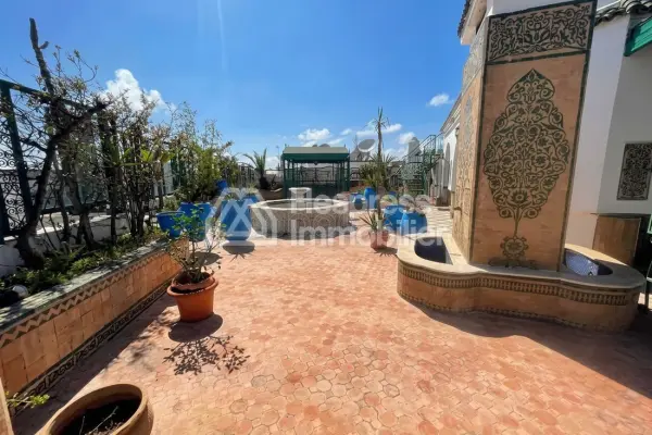 شقة جميلة للبيع في راسين . خمس غرف نوم مريحة. نوافذ زجاجية مزدوجة وتدفئة مركزية