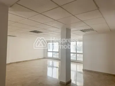 مكاتب للبيع في راسين . مساحة 118 مترًا مربعًا. سكن آمن