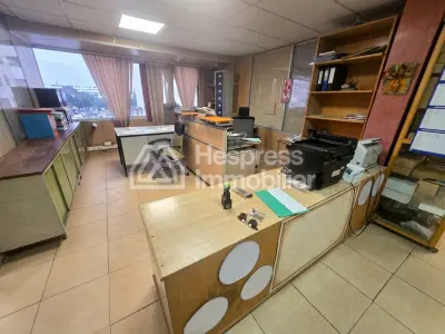 Bureaux en vente à Mers Sultan. Surface de 120 m². Ascenseur et terrasse