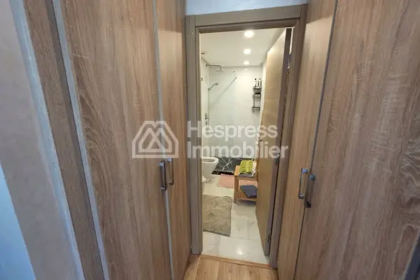 Vente d'un bel appartement à Dar Bouazza. 2 chambres. Bien meublé