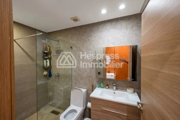 Vente d'un bel appartement à Dar Bouazza. 2 chambres. Bien meublé