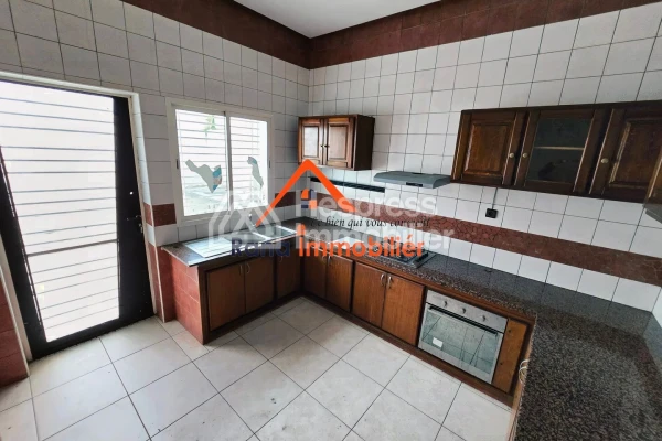 Villa for sale, 350m² in Hay Raid