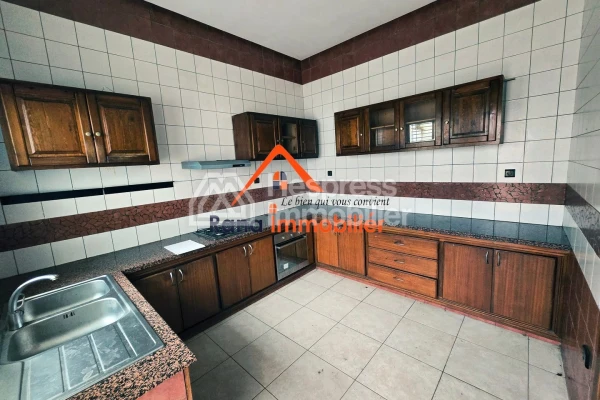 Villa for sale, 350m² in Hay Raid