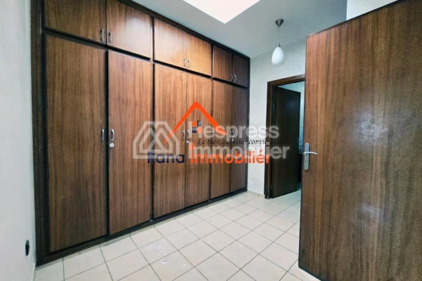 Villa for sale, 350m² in Hay Raid