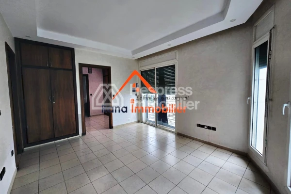 Villa for sale, 350m² in Hay Raid