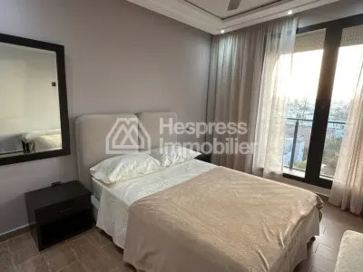 شقة للإيجار في بورغون الغربية . غرفتا نوم مريحتان. مفروشة بشكل جيد.