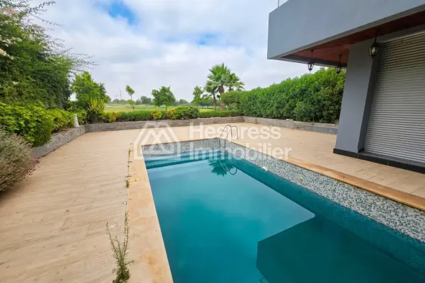 Luxury house for sale in Ville verte . 5 rooms. Fireplace, swimming pool