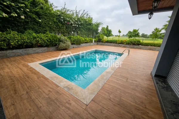 Luxury house for sale in Ville verte . 5 rooms. Fireplace, swimming pool