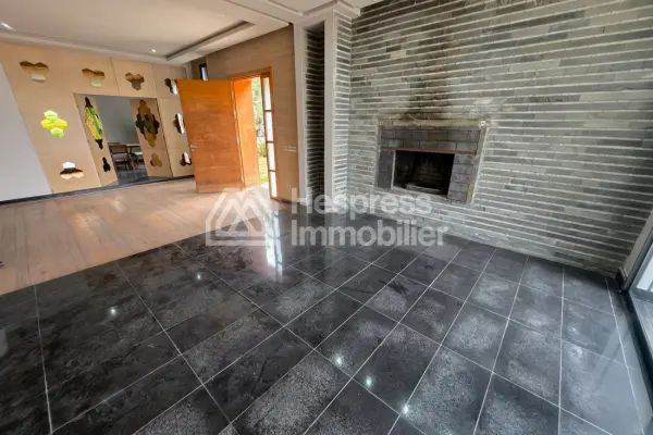 Luxury house for sale in Ville verte . 5 rooms. Fireplace, swimming pool