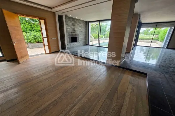 Luxury house for sale in Ville verte . 5 rooms. Fireplace, swimming pool