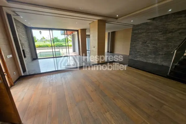 Luxury house for sale in Ville verte . 5 rooms. Fireplace, swimming pool
