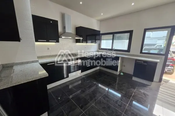 Luxury house for sale in Ville verte . 5 rooms. Fireplace, swimming pool