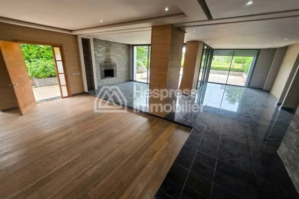 Luxury house for sale in Ville verte . 5 rooms. Fireplace, swimming pool