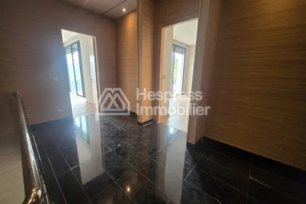 Luxury house for sale in Ville verte . 5 rooms. Fireplace, swimming pool