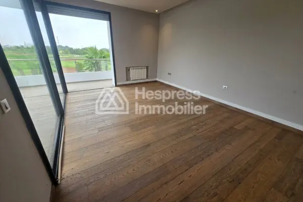 Luxury house for sale in Ville verte . 5 rooms. Fireplace, swimming pool