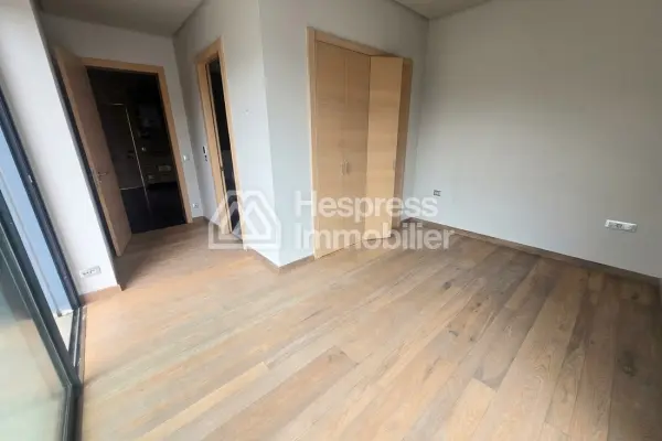 Luxury house for sale in Ville verte . 5 rooms. Fireplace, swimming pool