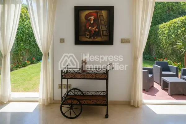 Superb villa for rent in Aïn Diab . 6 large rooms. Furnished.