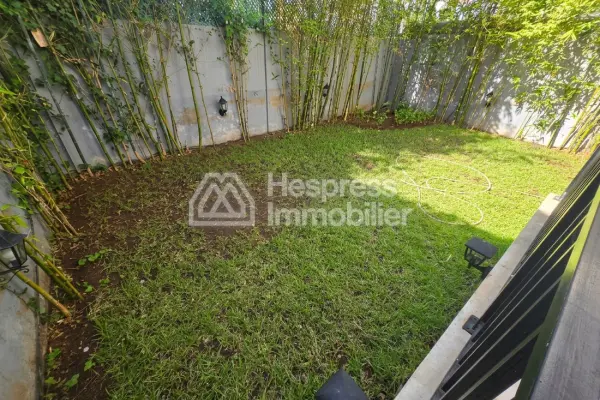 Luxury house for rent in Aïn Diab . 5 comfortable rooms. Beautiful terrace and garden.