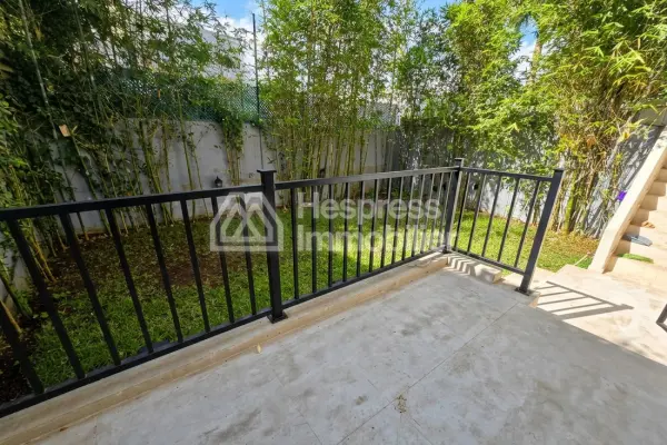 Luxury house for rent in Aïn Diab . 5 comfortable rooms. Beautiful terrace and garden.