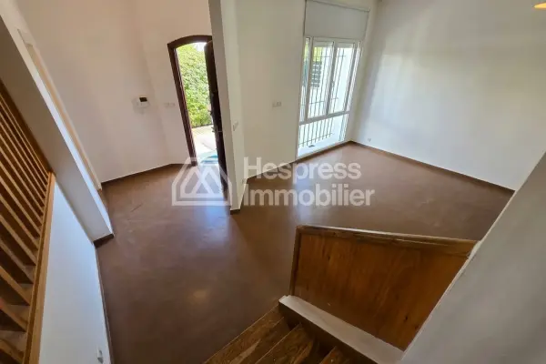 Luxury house for rent in Aïn Diab . 5 comfortable rooms. Beautiful terrace and garden.