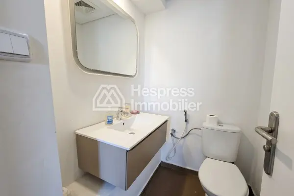 Luxury house for rent in Aïn Diab . 5 comfortable rooms. Beautiful terrace and garden.