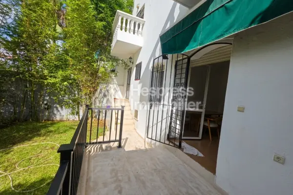 Luxury house for rent in Aïn Diab . 5 comfortable rooms. Beautiful terrace and garden.