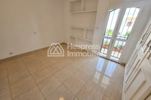 Luxury house for rent in Aïn Diab . 5 comfortable rooms. Beautiful terrace and garden.