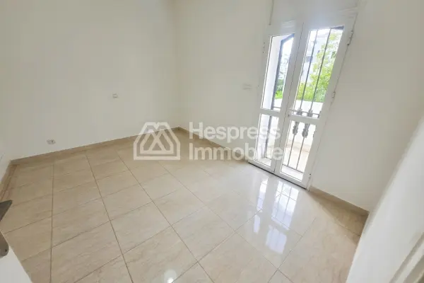 Luxury house for rent in Aïn Diab . 5 comfortable rooms. Beautiful terrace and garden.