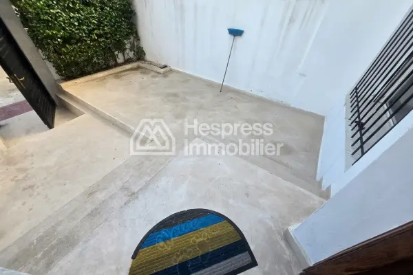 Luxury house for rent in Aïn Diab . 5 comfortable rooms. Beautiful terrace and garden.