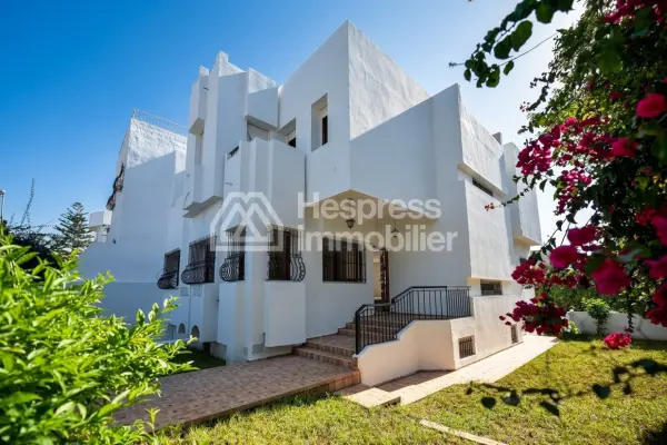 Luxury villa for rent in Aïn Diab . 400 sq m. Fireplace and air conditioning.