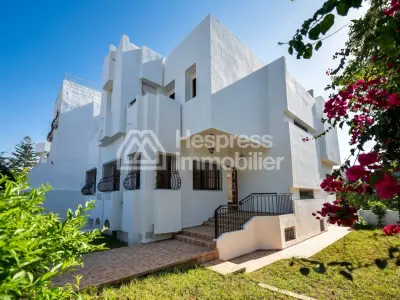 Luxury villa for rent in Aïn Diab . 400 sq m. Fireplace and air conditioning.