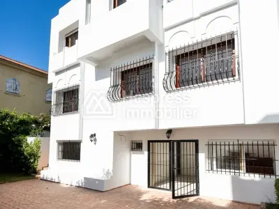 Luxury villa for rent in Aïn Diab . 400 sq m. Fireplace and air conditioning.