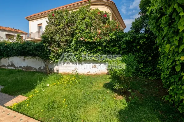 Luxury villa for rent in Aïn Diab . 400 sq m. Fireplace and air conditioning.