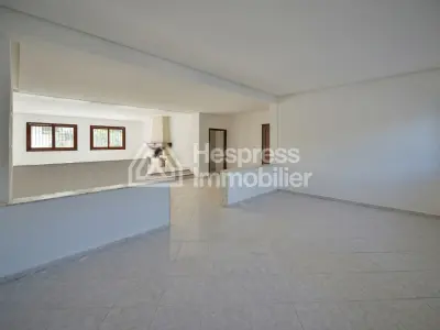 Luxury villa for rent in Aïn Diab . 400 sq m. Fireplace and air conditioning.