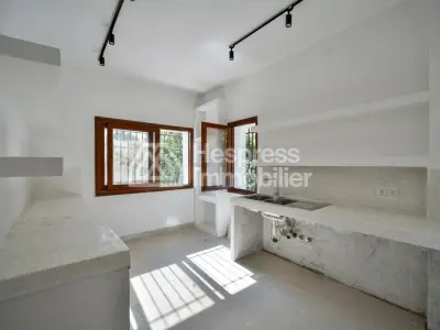 Luxury villa for rent in Aïn Diab . 400 sq m. Fireplace and air conditioning.